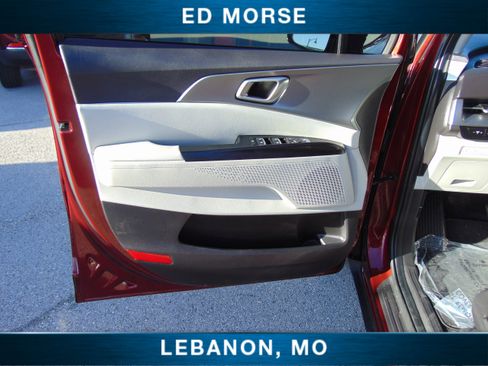 Used 2023 Kia Carnival LX image 11