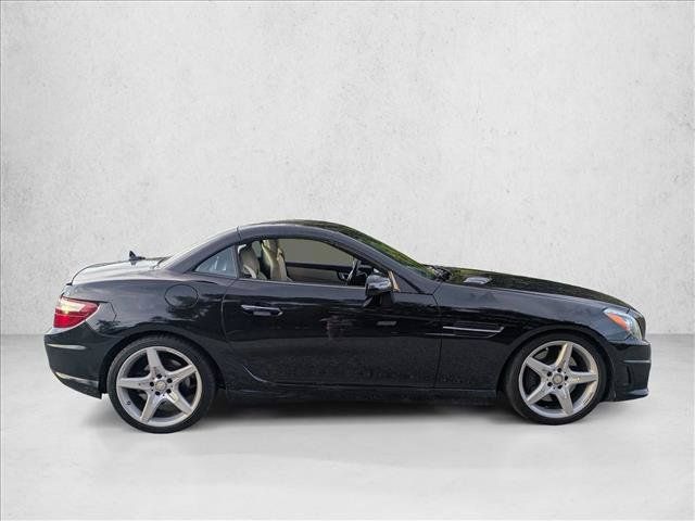 Used 2016 Mercedes-Benz SLK 300 image 4