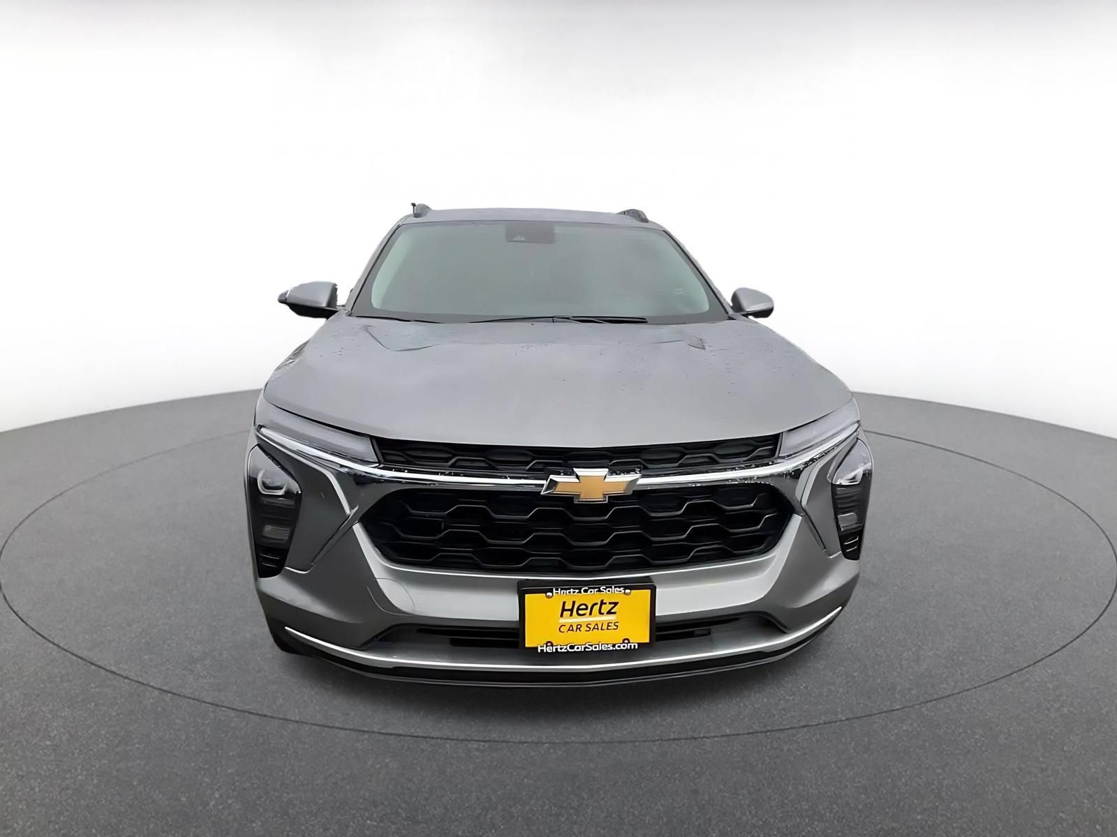 Used 2025 Chevrolet Trax LT w/ LT Convenience Package FWD image 4
