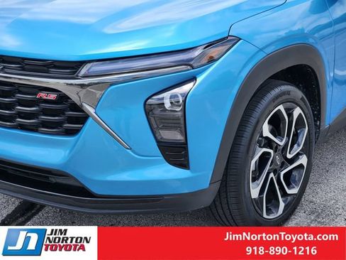 Used 2025 Chevrolet Trax RS w/ Driver Confidence Package FWD image 11