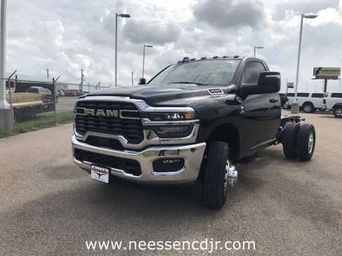 New 2025 RAM 3500 Tradesman image 3