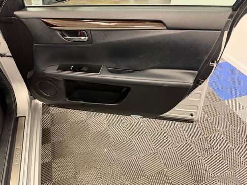 Used 2018 Lexus ES 350 w/ Premier Package FWD image 14