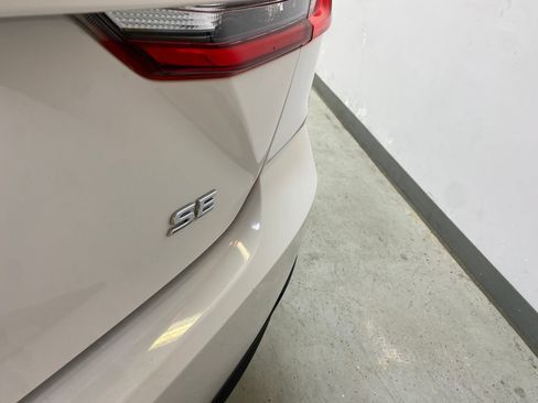 Used 2025 Toyota Camry SE w/ Convenience Package FWD image 17