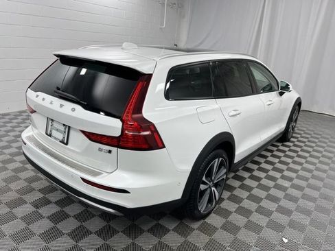 Used 2025 Volvo V60 B5 Cross Country Plus w/ Protection Package Premier AWD/4WD image 5
