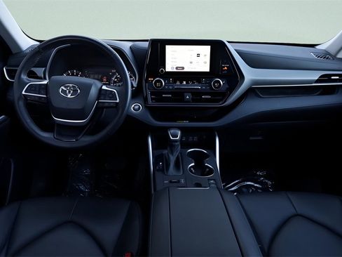 Certified 2023 Toyota Highlander XLE image 23
