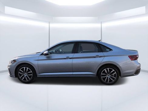 Used 2025 Volkswagen Jetta SE FWD image 6