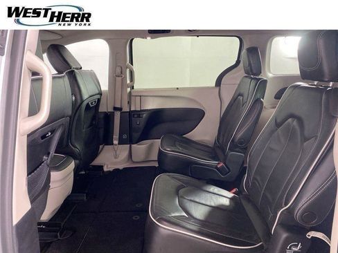 Used 2023 Chrysler Pacifica Limited FWD image 43