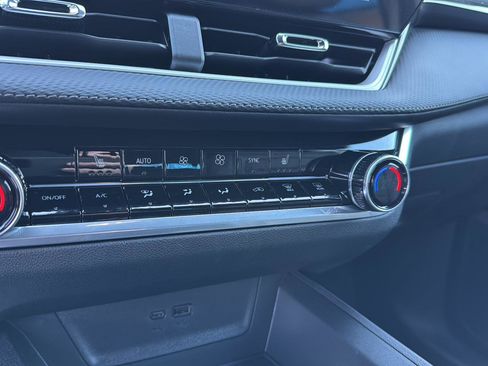 New 2026 Chevrolet Equinox LT w/ Convenience Package II image 25