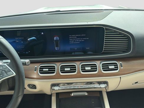 Used 2024 Mercedes-Benz GLS 450 4MATIC image 17