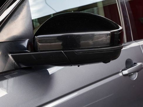 Used 2019 Land Rover Discovery Sport HSE image 13