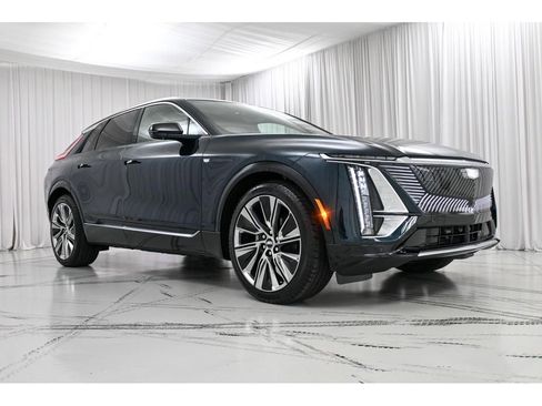 New 2026 Cadillac Lyriq Signature Luxury image 2