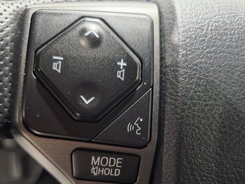 Used 2016 Toyota Tacoma TRD Sport image 5