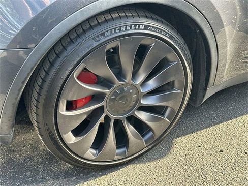 Used 2022 Tesla Model Y Performance image 5