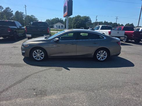 Used 2020 Chevrolet Malibu LT FWD image 2