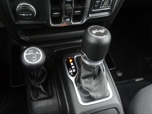 Used 2024 Jeep Wrangler Unlimited Sport AWD/4WD image 22
