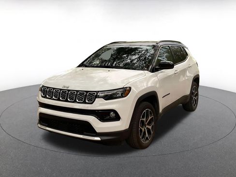 Used 2025 Jeep Compass Limited image 3