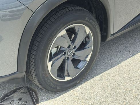 Used 2025 Nissan Rogue SV FWD image 32