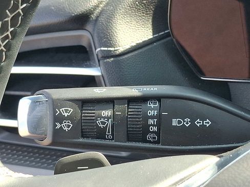 Used 2025 Chevrolet Traverse LT w/ Sun and Wheel Package FWD image 26