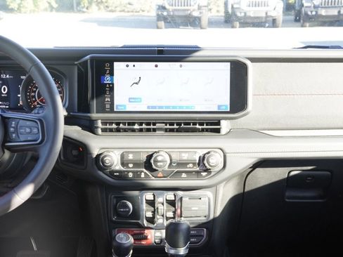 Used 2024 Jeep Wrangler Unlimited Rubicon w/ Technology Group image 25