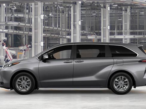 New 2026 Toyota Sienna LE image 4
