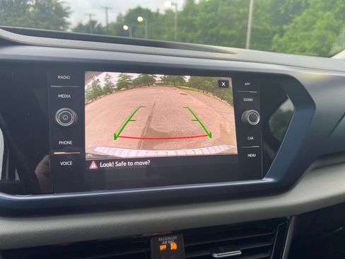 Certified 2023 Volkswagen Taos SE w/ Panoramic Sunroof Package FWD image 21