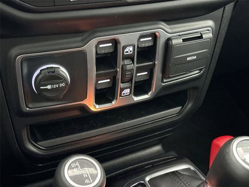 Used 2022 Jeep Wrangler Unlimited Sahara AWD/4WD image 25