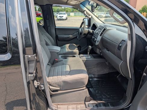 Used 2012 Nissan Frontier SV AWD/4WD image 11