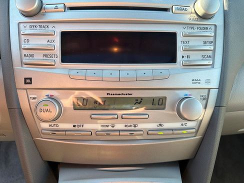 Used 2011 Toyota Camry XLE w/ XLE Extra-Value Pkg #2 FWD image 28