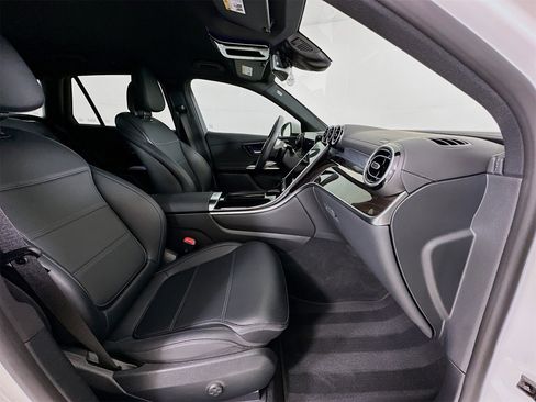 Used 2024 Mercedes-Benz GLC 300 image 29