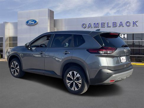 Used 2022 Nissan Rogue SV image 3
