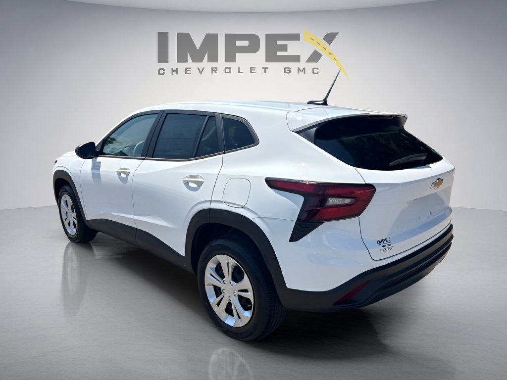 Used 2026 Chevrolet Trax LS FWD image 3