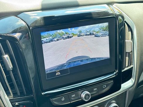 Used 2023 Chevrolet Traverse LT FWD image 13