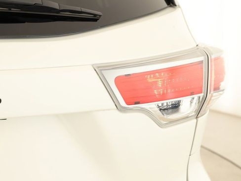 Used 2016 Toyota Highlander Limited FWD image 32