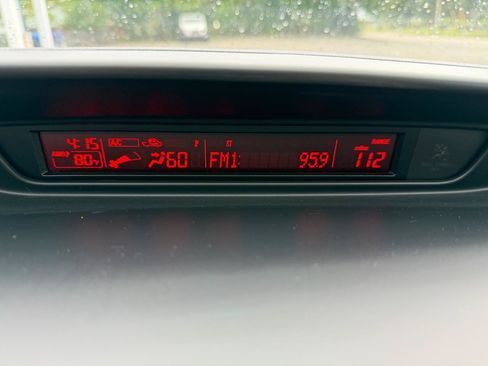 Used 2012 MAZDA MAZDA5 Touring w/ Moonroof & Audio Pkg FWD image 30