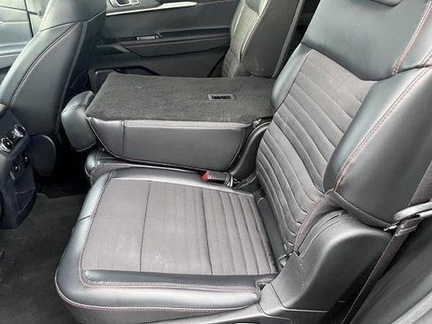 Used 2025 Ford Explorer ST-Line w/ ST-Line Street Pack AWD/4WD image 8
