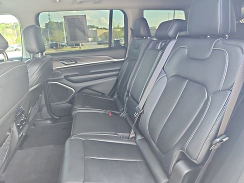Used 2022 Jeep Grand Cherokee L Limited RWD image 15