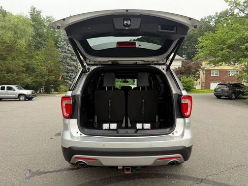 Used 2017 Ford Explorer XLT w/ Equipment Group 202A AWD/4WD image 7