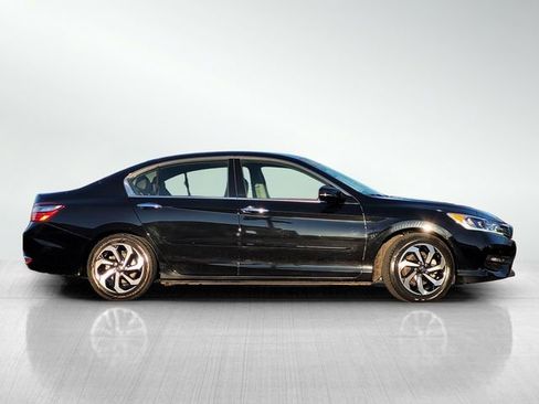 Used 2017 Honda Accord EX-L image 3