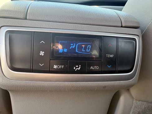 Used 2019 Toyota Highlander XLE AWD/4WD image 14
