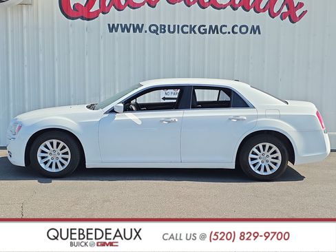 Used 2014 Chrysler 300 RWD image 4