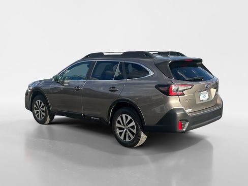 Used 2022 Subaru Outback Premium image 2