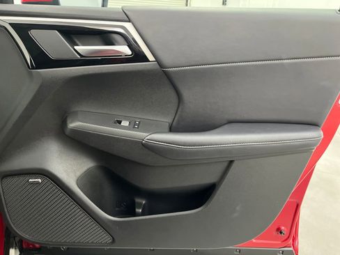 Used 2025 Mitsubishi Outlander SE AWD/4WD image 26