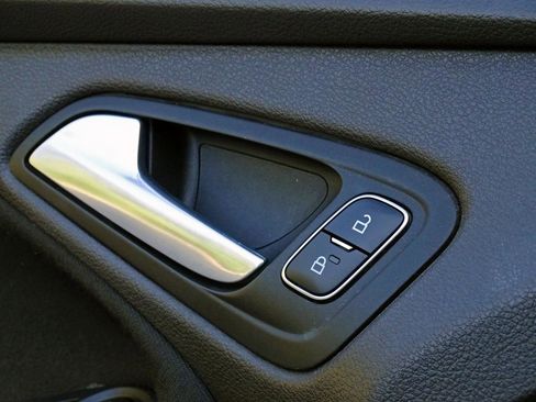 Used 2017 Ford Focus ST FWD image 22