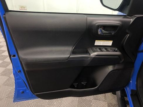Used 2020 Toyota Tacoma TRD Off-Road image 12
