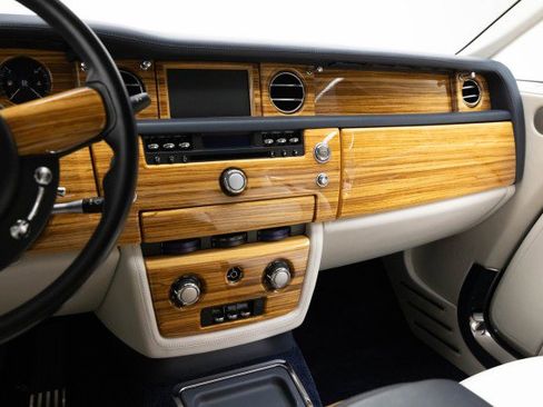 Used 2010 Rolls-Royce Phantom Coupe image 26