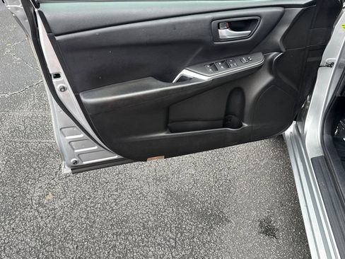 Used 2017 Toyota Camry LE FWD image 11