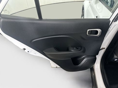 Used 2025 Hyundai Venue SEL FWD image 26