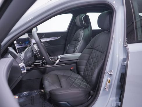 New 2026 BMW 740i w/ Premium Package RWD image 7
