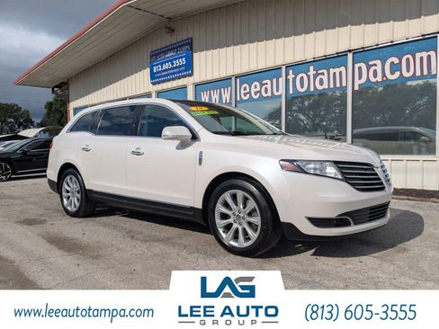 Used 2018 Lincoln MKT AWD image 1