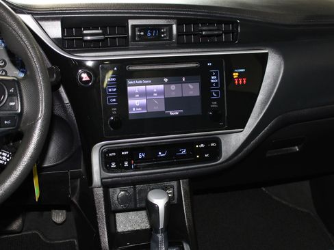 Used 2019 Toyota Corolla LE FWD image 13